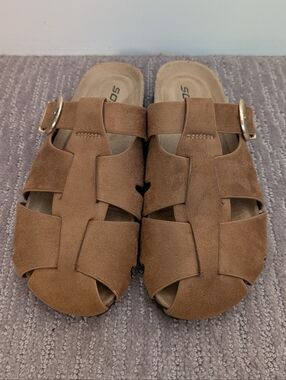 NWOT Sandal Style Clogs